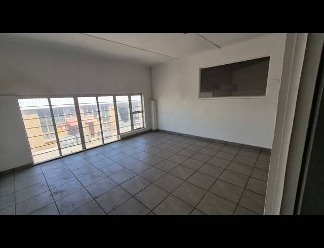 219M² WAREHOUSE TO LET IN JET PARK
